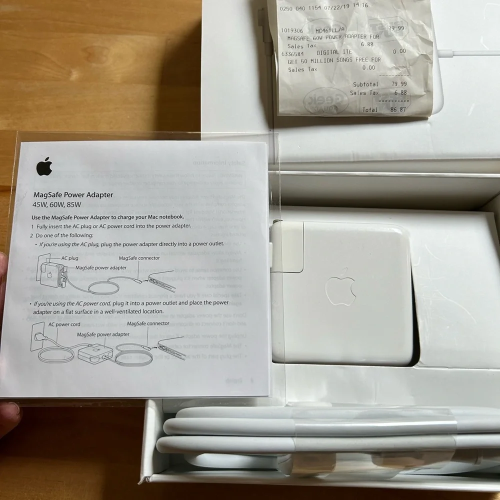 Apple 60W MagSafe Power Adapter